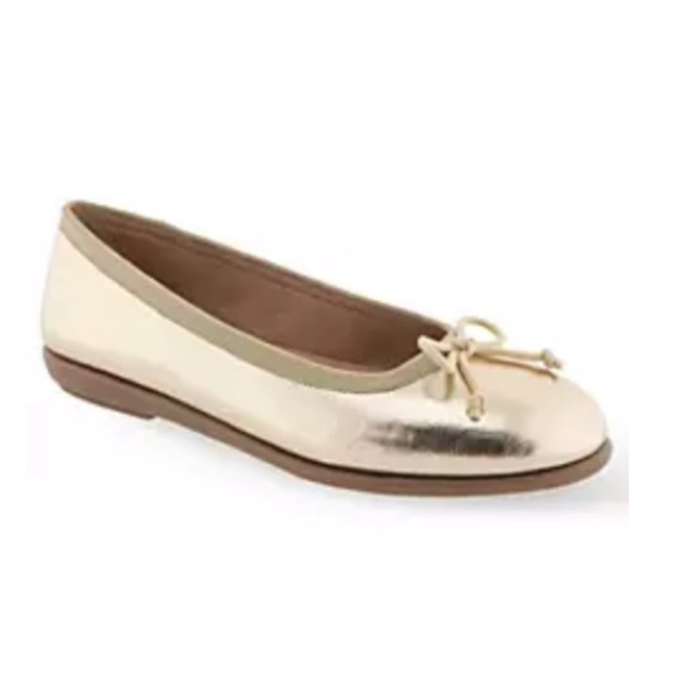 Aerosoles Homebet Ballet Flat. Soft vegan leather. 3/4” heel. Rubber sole
